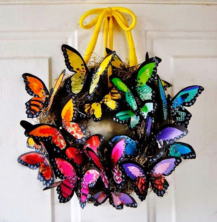 Tęczowy wianek z motyli