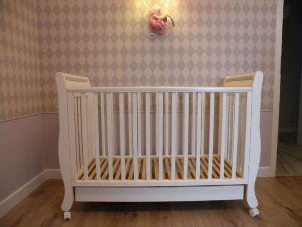 Łóżeczko dziecinne białe