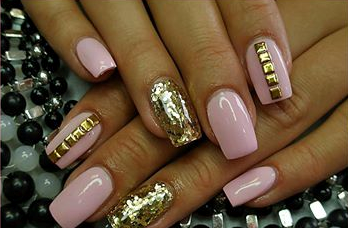 Paznokcie różowe i złote