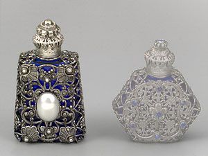 Srebrne buteleczki perfumy