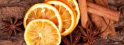 Suszone pomarańcze i przyprawy