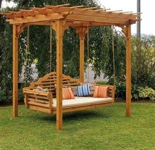 Huśtawka w ogrodzie